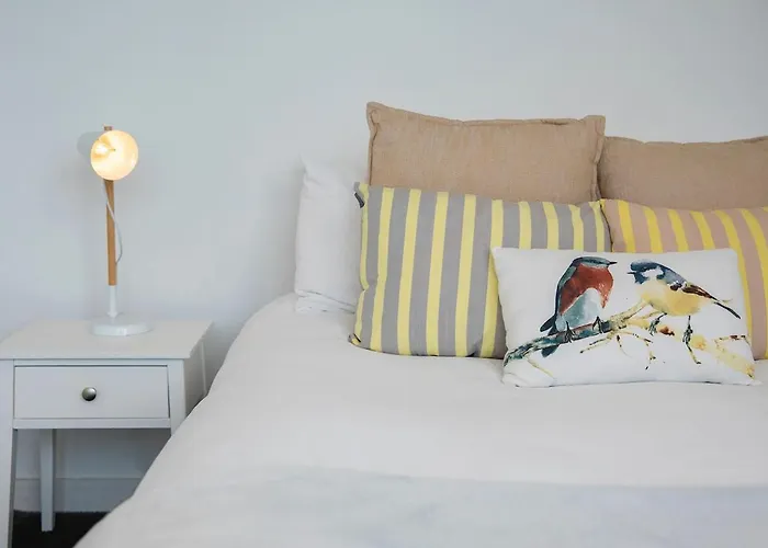The Sandpiper - A Newy Beachfront Beauty