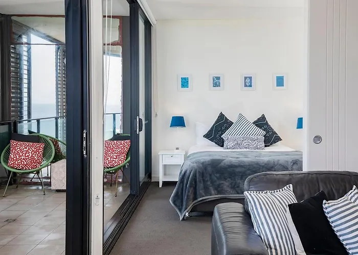The Sandpiper - A Newy Beachfront Beauty