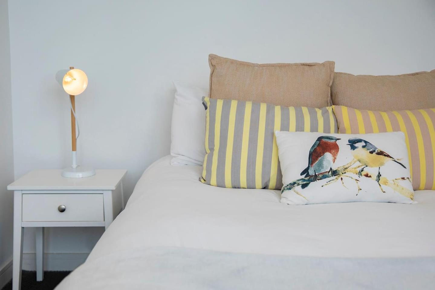 The Sandpiper - A Newy Beachfront Beauty