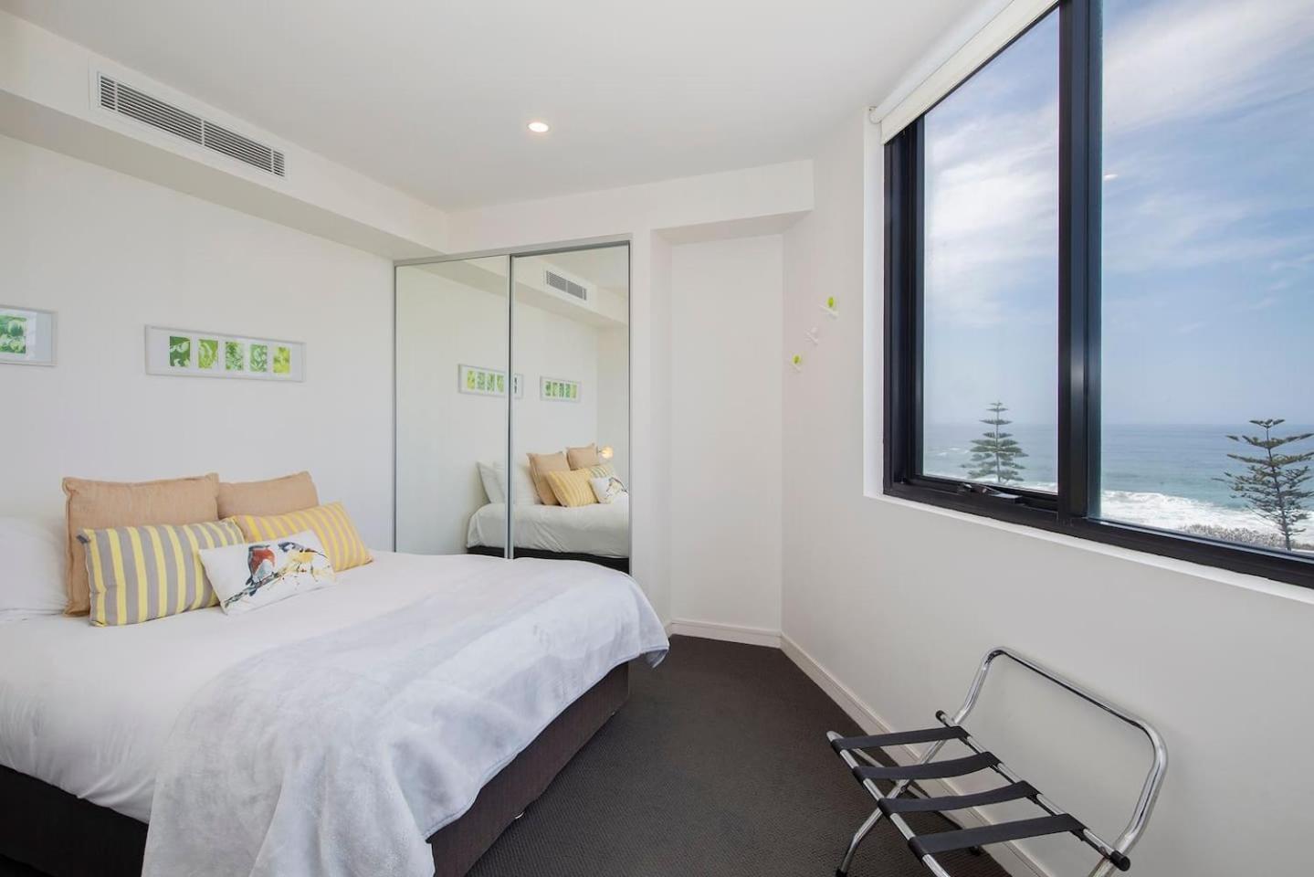 The Sandpiper - A Newy Beachfront Beauty *