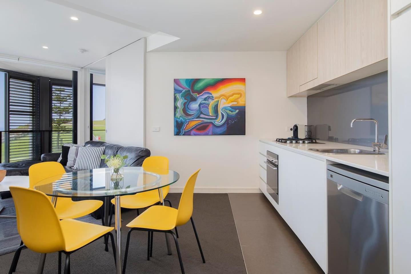The Sandpiper - A Newy Beachfront Beauty Apartment *