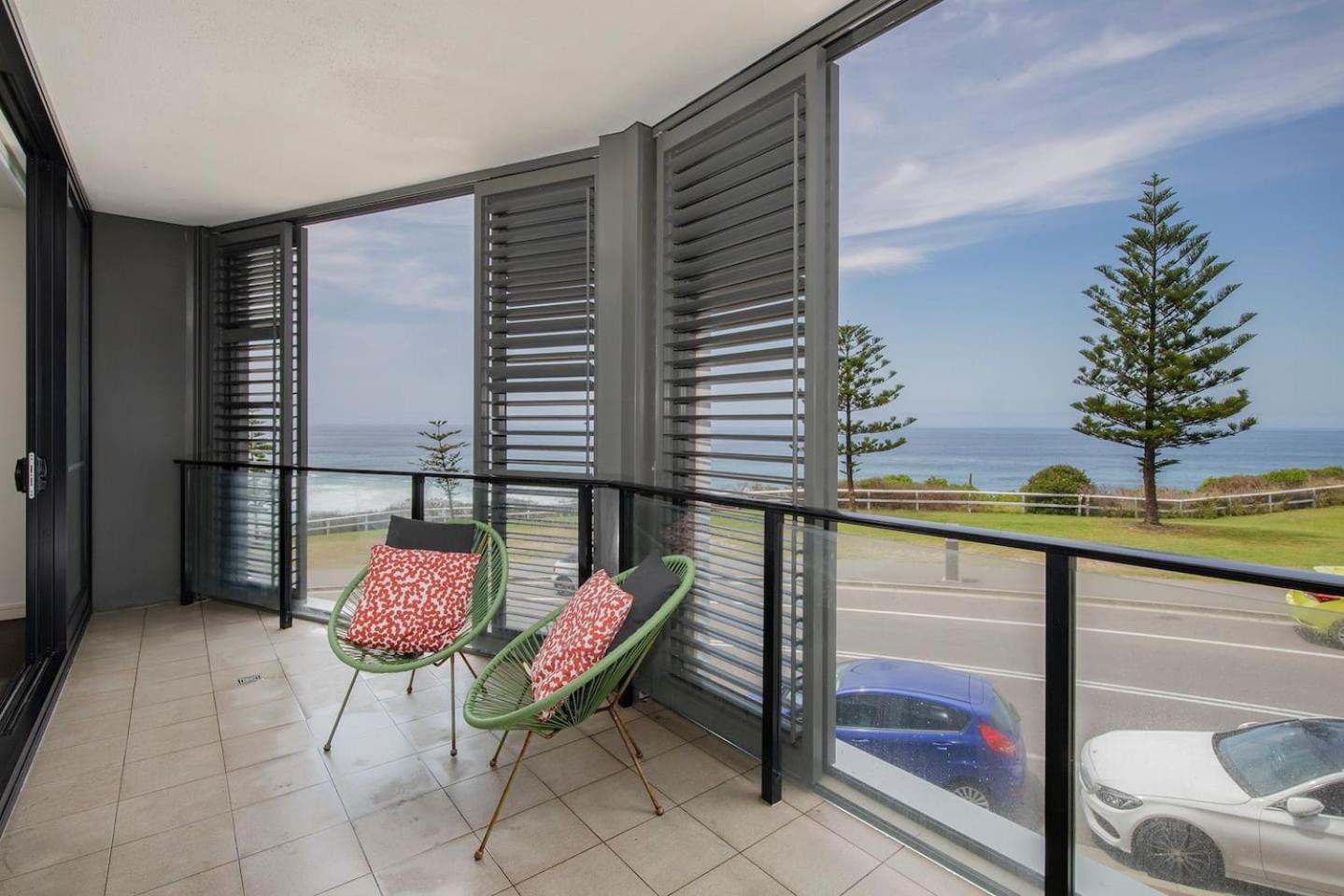 Apartment The Sandpiper - A Newy Beachfront Beauty
