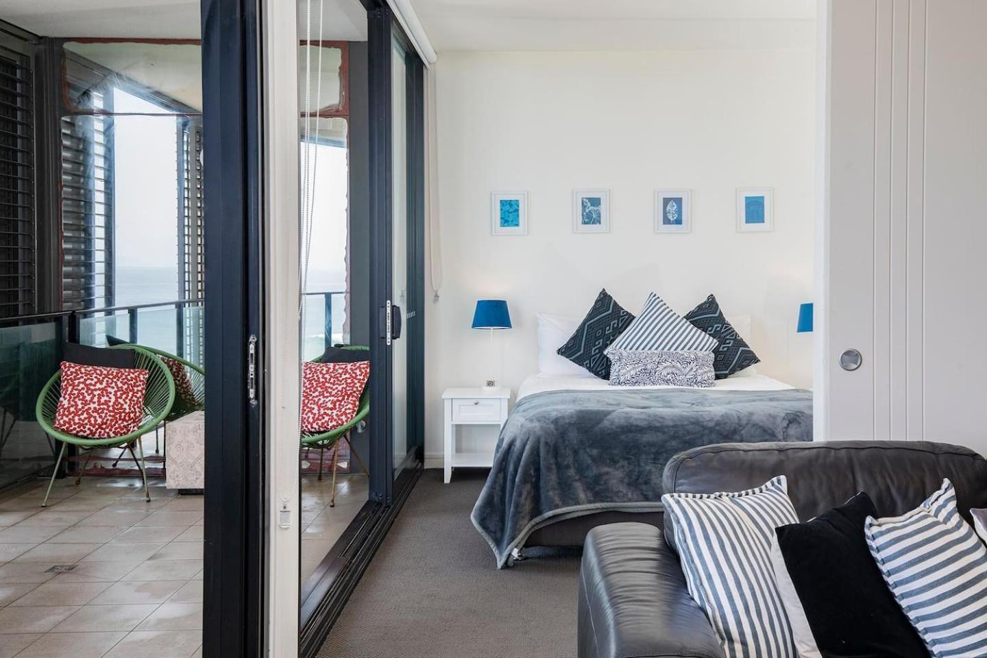 The Sandpiper - A Newy Beachfront Beauty *