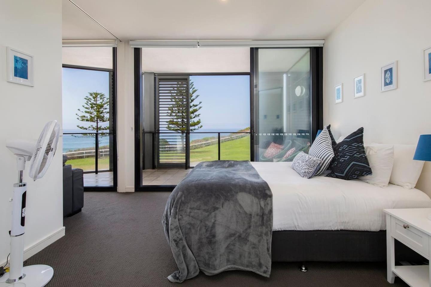 The Sandpiper - A Newy Beachfront Beauty * Newcastle